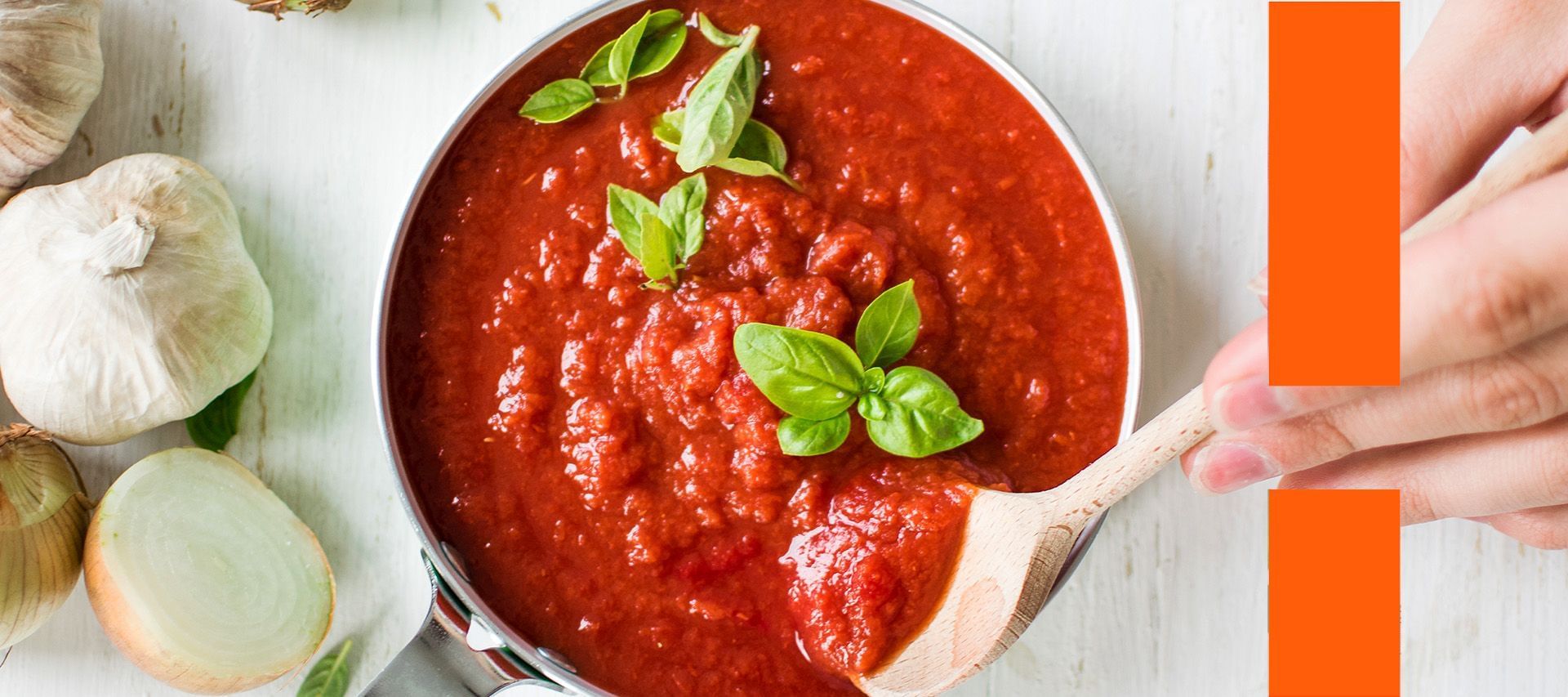 Aprenda duas receitas de molho de tomate caseiro