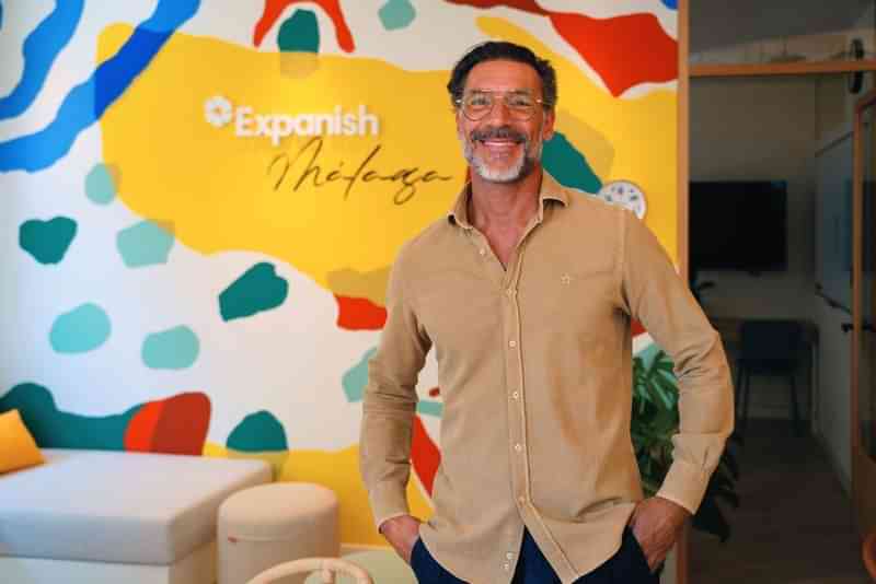 Man standing in a Spanish language travel school lobby.