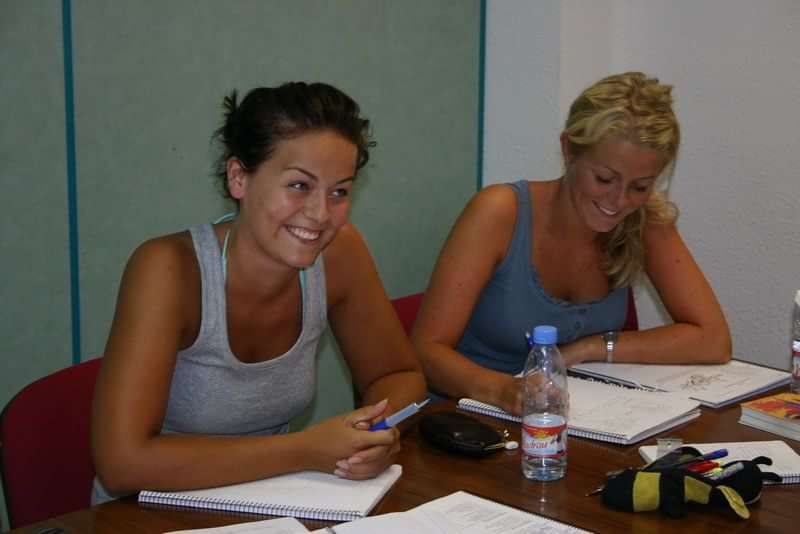 Students studying together in a language course, enjoying learning.