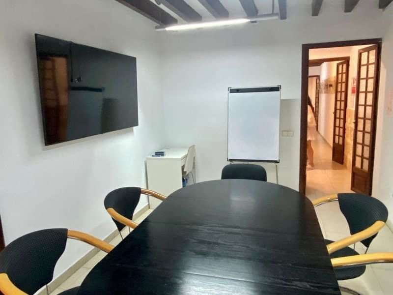 A classroom with TV and whiteboard for language travel lessons.