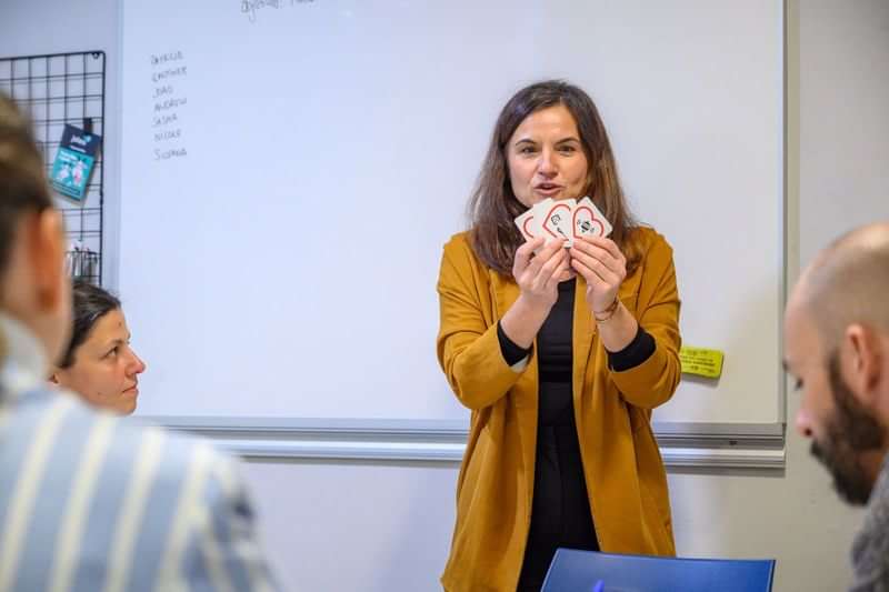 Teacher using flashcards for a language travel course.