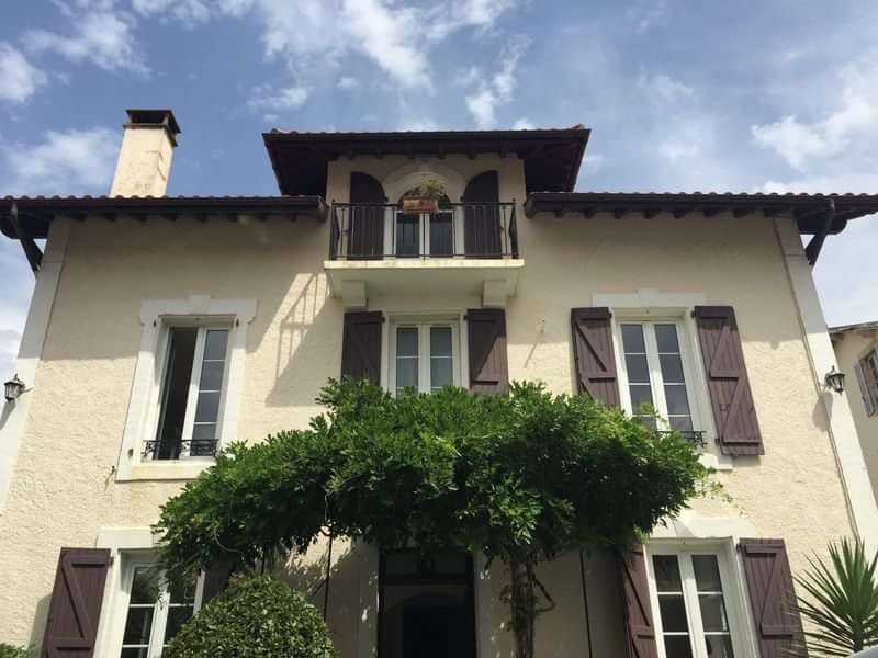 Charming French countryside house, ideal for immersive language learning experience.