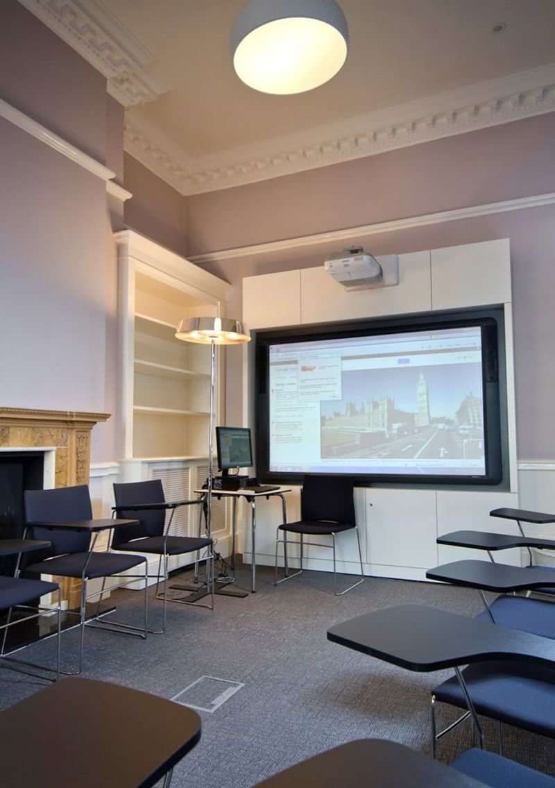 Classroom with projector displaying a travel image of Big Ben.