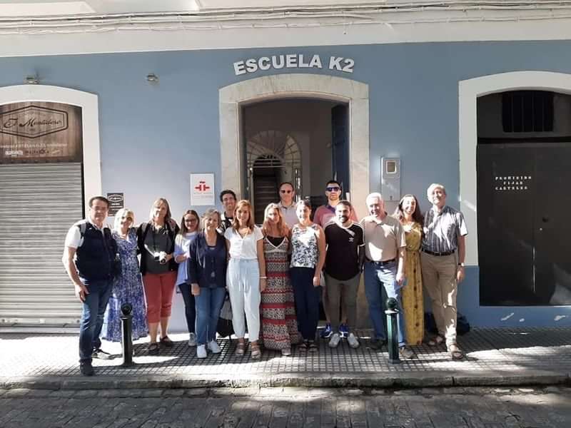 Group of people outside a language school named Escuela K2.