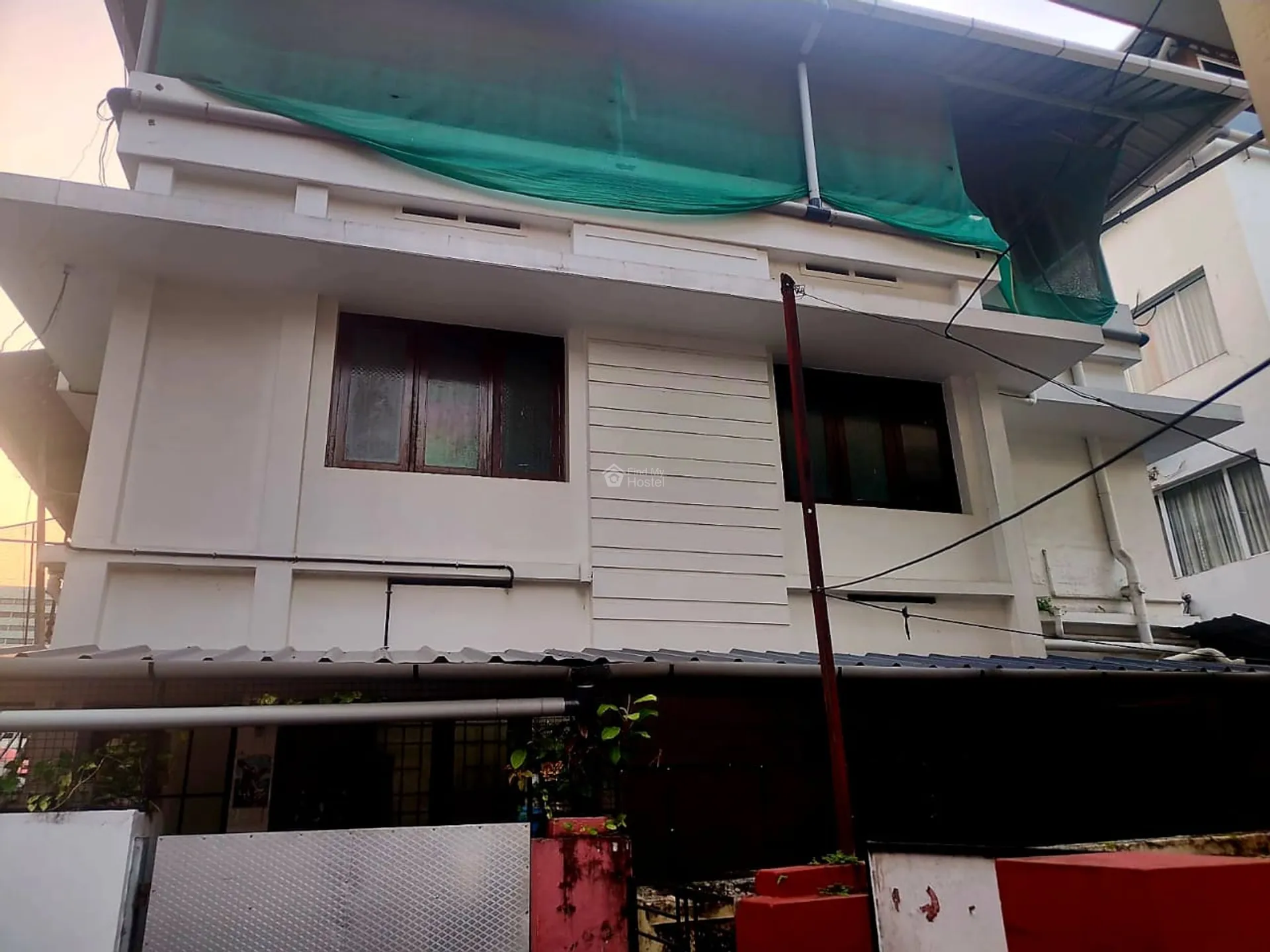 SHALOM ROYAL GENT'S HOSTEL 3