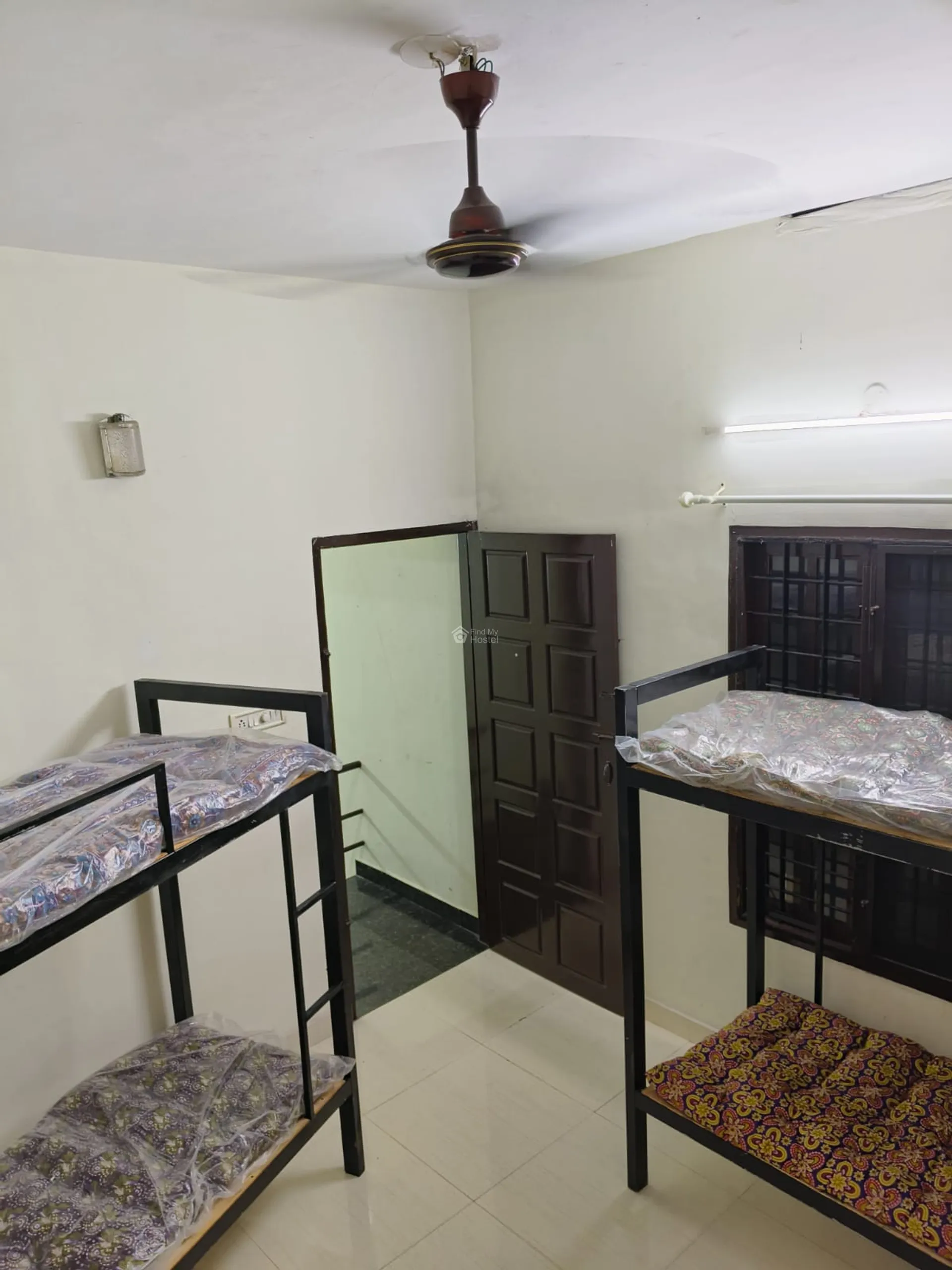 FINE WAVES GENTS HOSTEL in Vyttila, Ernakulam — photo 3
