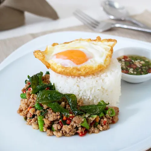 ข้าวผัดกระเพราหมู+ไข่ดาว