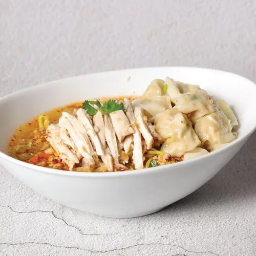 ก๋วยเตี๋ยวไก่เกี๊ยวไก่พิเศษ (น้ำ/แห้ง/ต้มยำ)