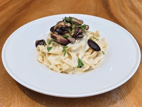 Mushroom and Vegan Cream Sauce Pasta