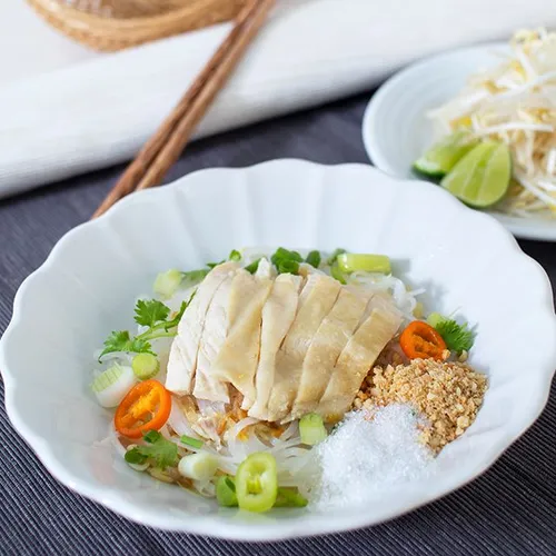 ก๋วยเตี๋ยวไก่ต้นตำรับ 