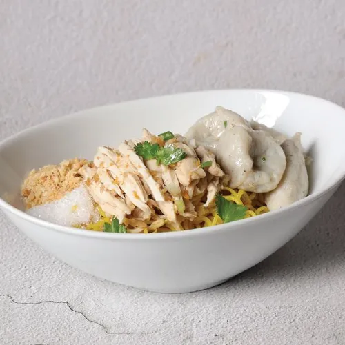 ก๋วยเตี๋ยวไก่ลูกชิ้นปลาพิเศษ (น้ำ/แห้ง/ต้มยำ)
