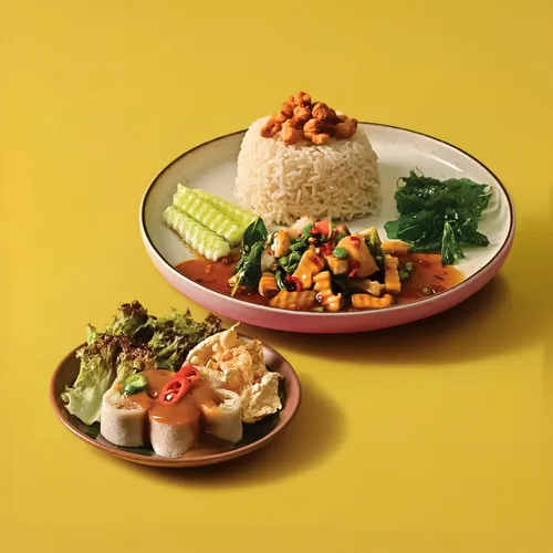 ข้าวผัดกะเพราเห็ดเจ+ปอเปี๊ยะสดเจ (5ชิ้น)
