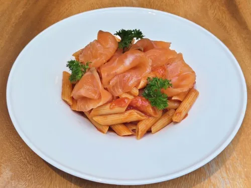 Smoked Salmon and Tomato Sauce Pasta