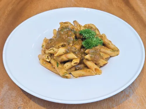 Tomato and Pesto Sauce Pasta