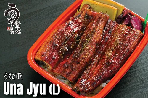 Una Jyu (L)