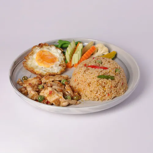 ข้าวผัดน้ำพริกลงเรือไก่+ไข่ดาว