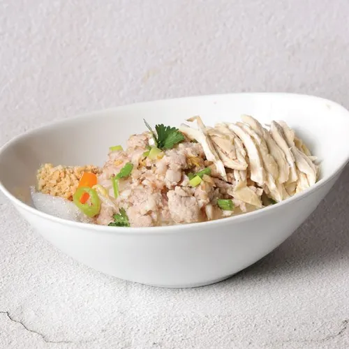 ก๋วยเตี๋ยวไก่หมูสับพิเศษ (น้ำ/แห้ง/ต้มยำ)