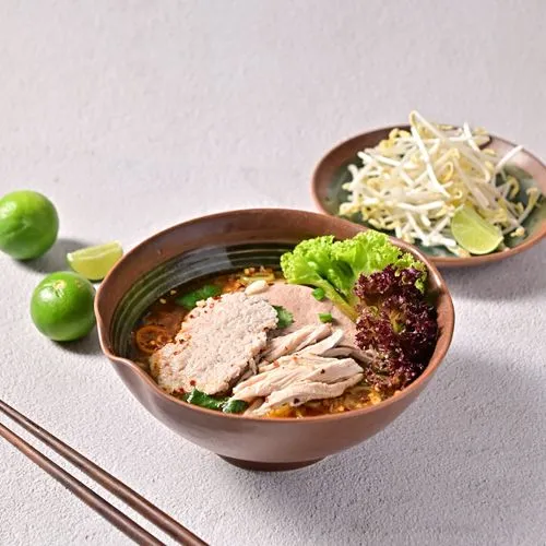 ก๋วยเตี๋ยวไก่สูตรพิเศษ (น้ำ/แห้ง/ต้มยำ)