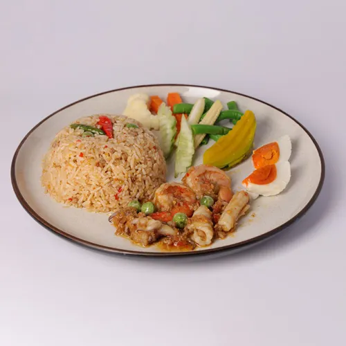ข้าวผัดน้ำพริกลงเรือทะเล