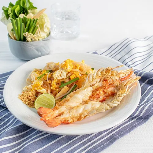 ผัดไทยกุ้งแม่น้ำ