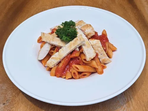 Chicken and Tomato Sauce Pasta