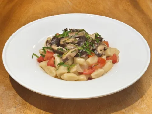 Mushroom Onion and Fresh Tomato Pasta