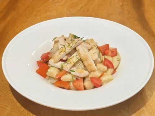 Chicken with Fresh Tomato and Onion Sauce Pasta