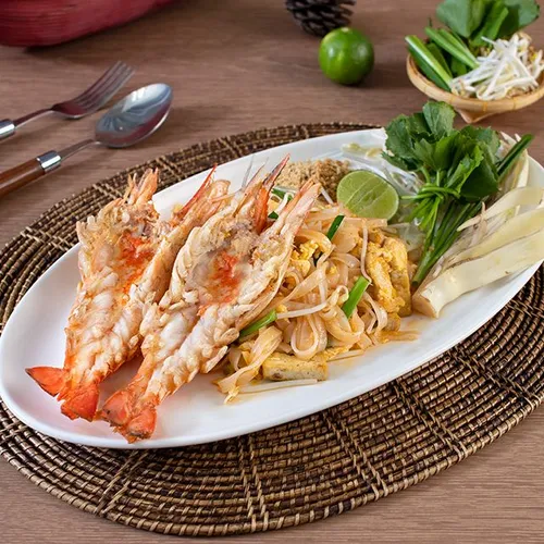 ผัดไทยกุ้งแม่น้ำ