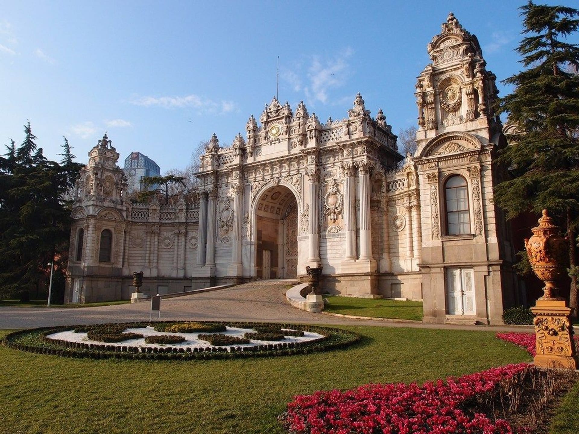 DOLMABAHCE PALACE WITH CAMLICA HILL