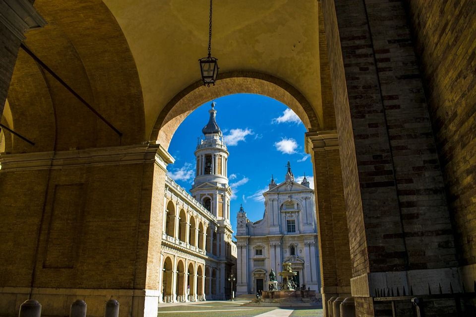 Plaza della Madonna