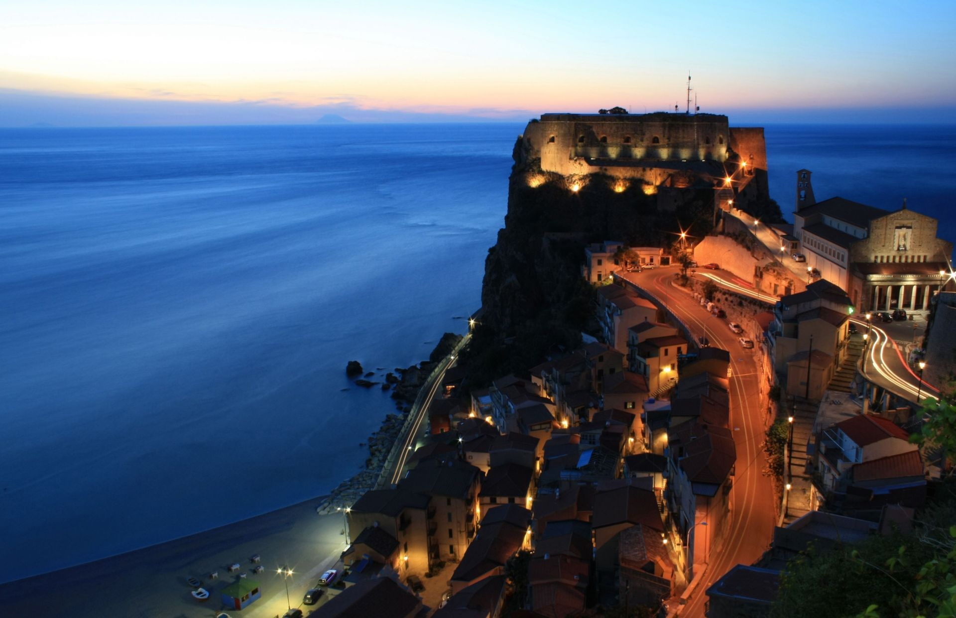 Scila al atardecer