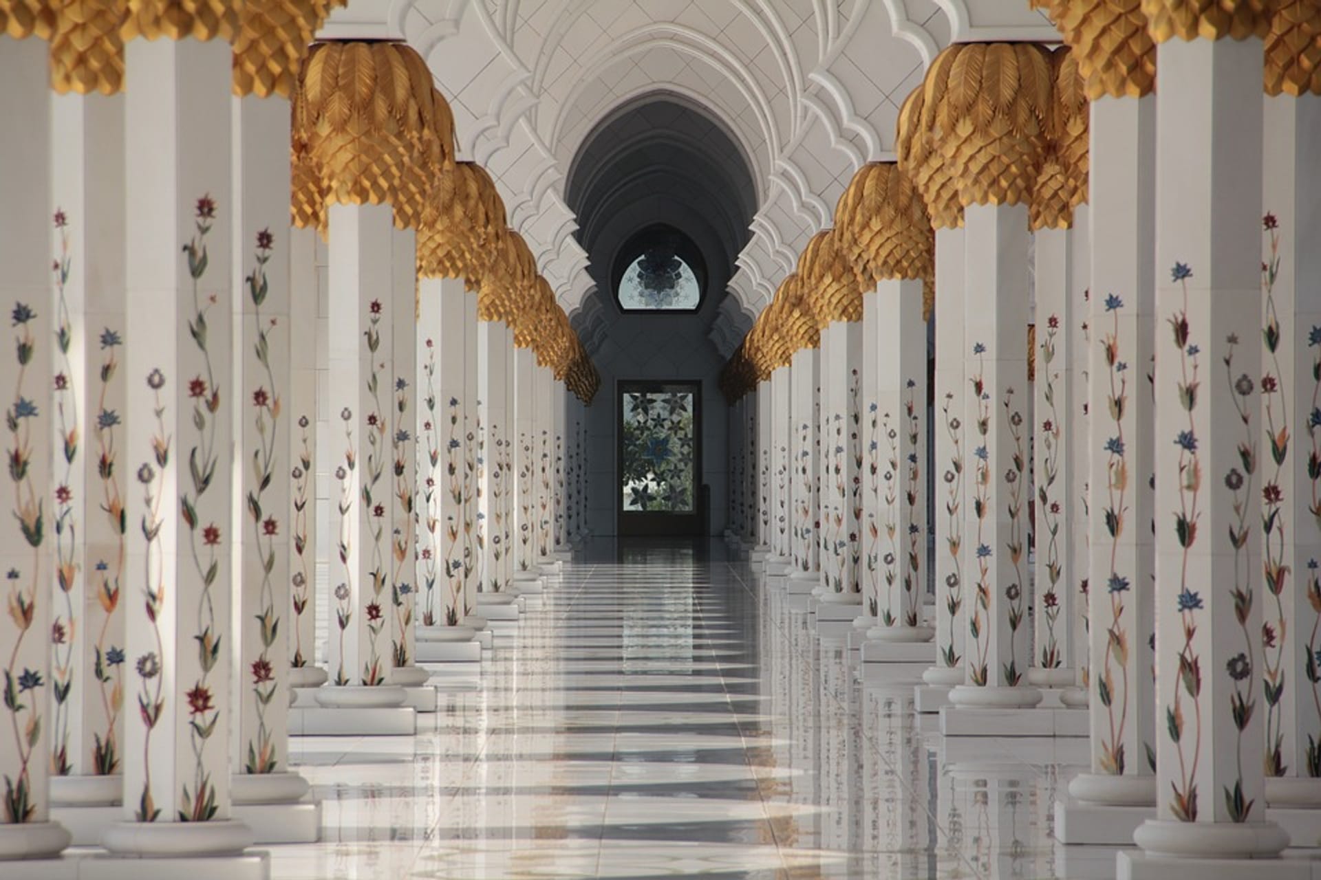 JEQUES DE DUBAI Y ABU DABI