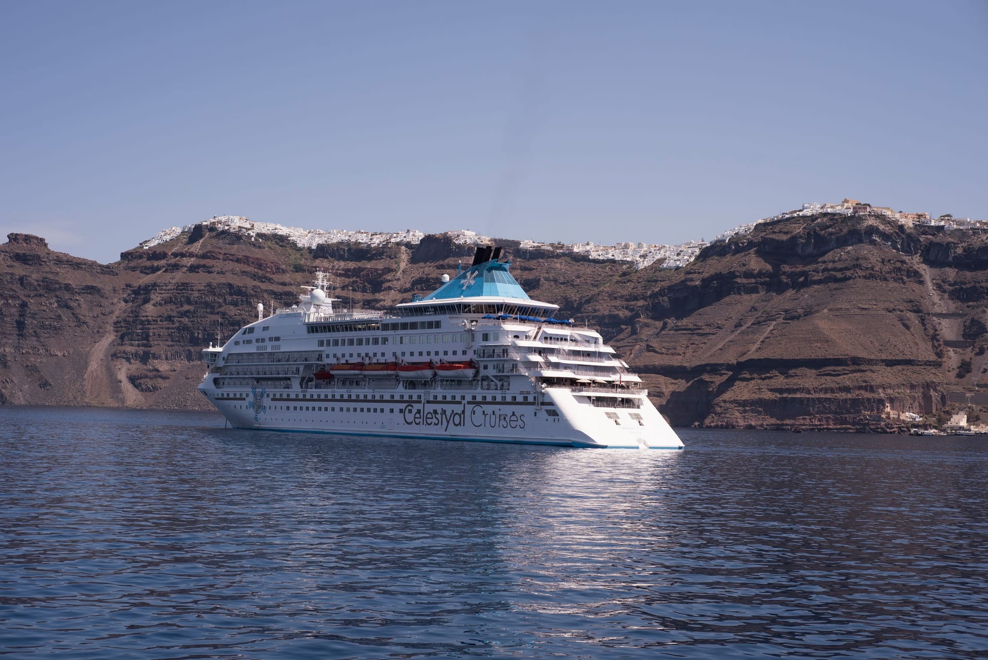 Crucero navegando en Santorini