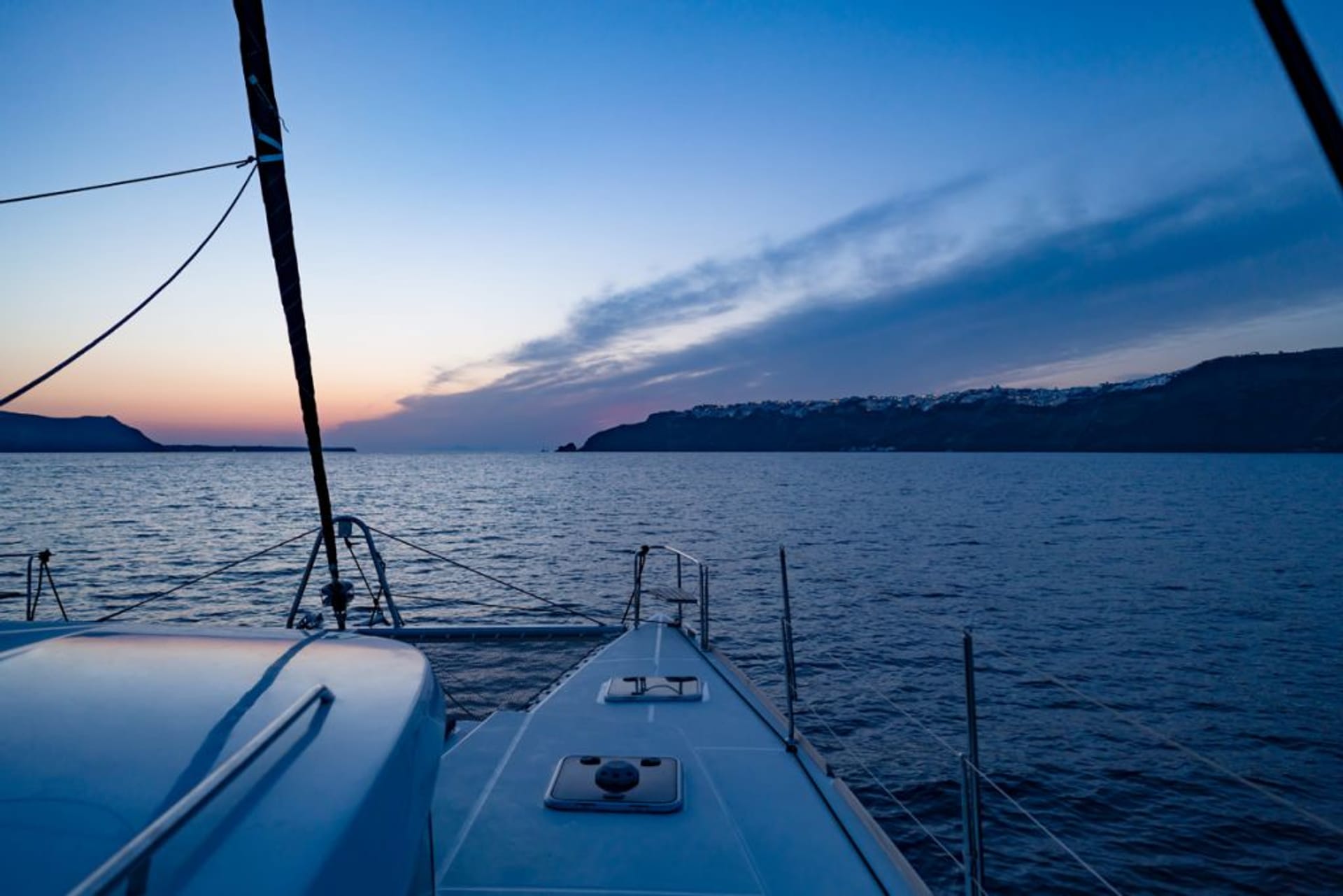 CATAMARÁN SEMIPRIVADO PUESTA DE SOL EN SANTORINI