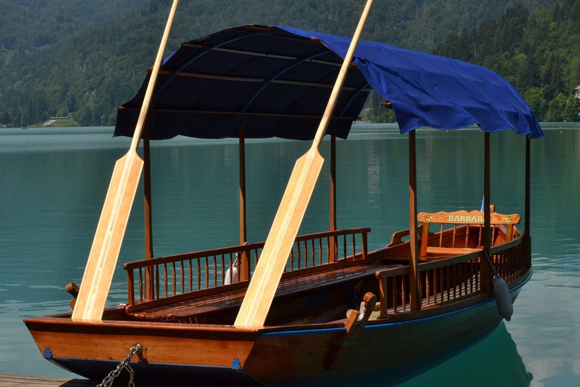 Bote en el lago