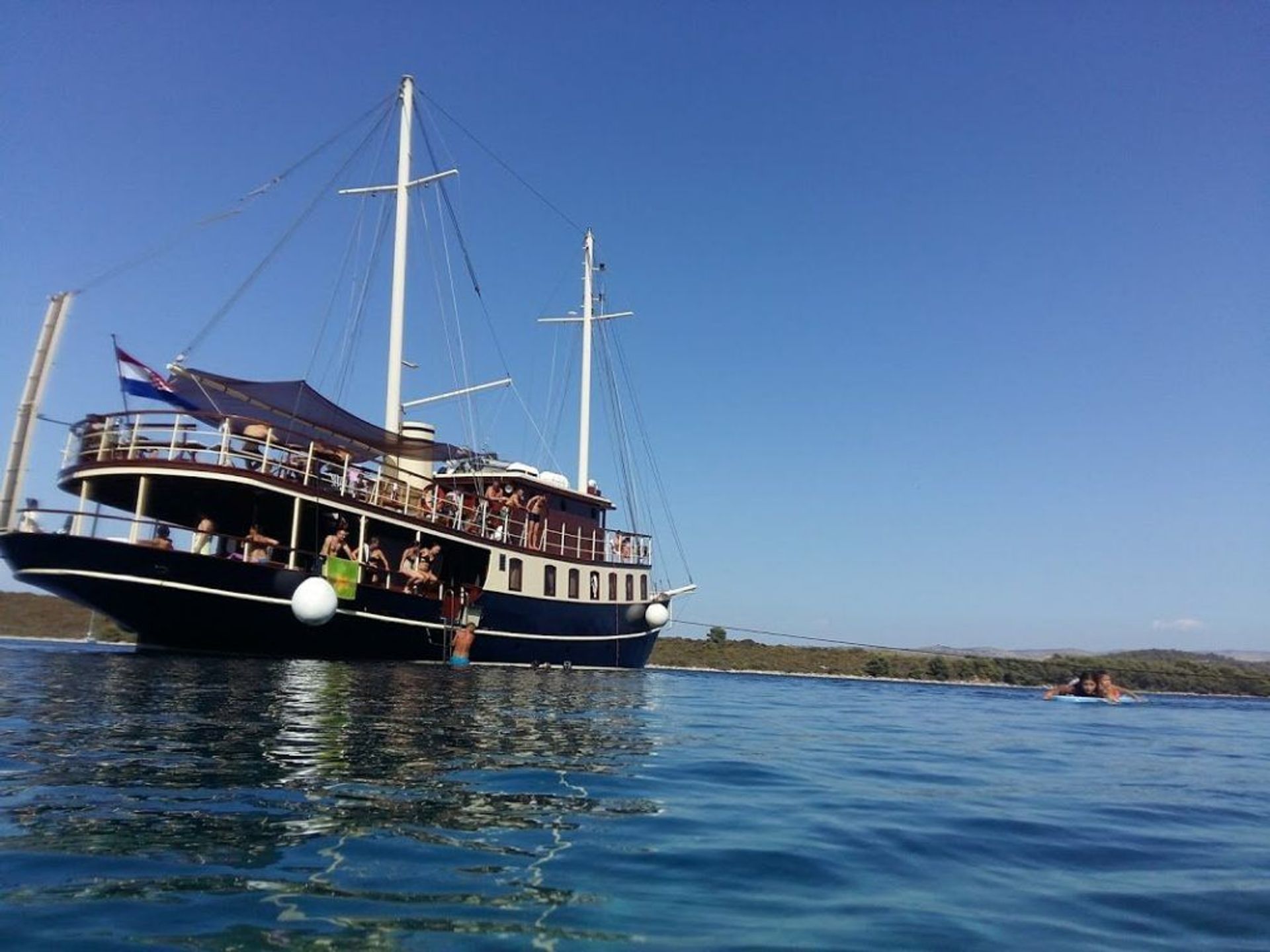 CRUCERO DE DÍA COMPLETO A BRAC Y SOLTA