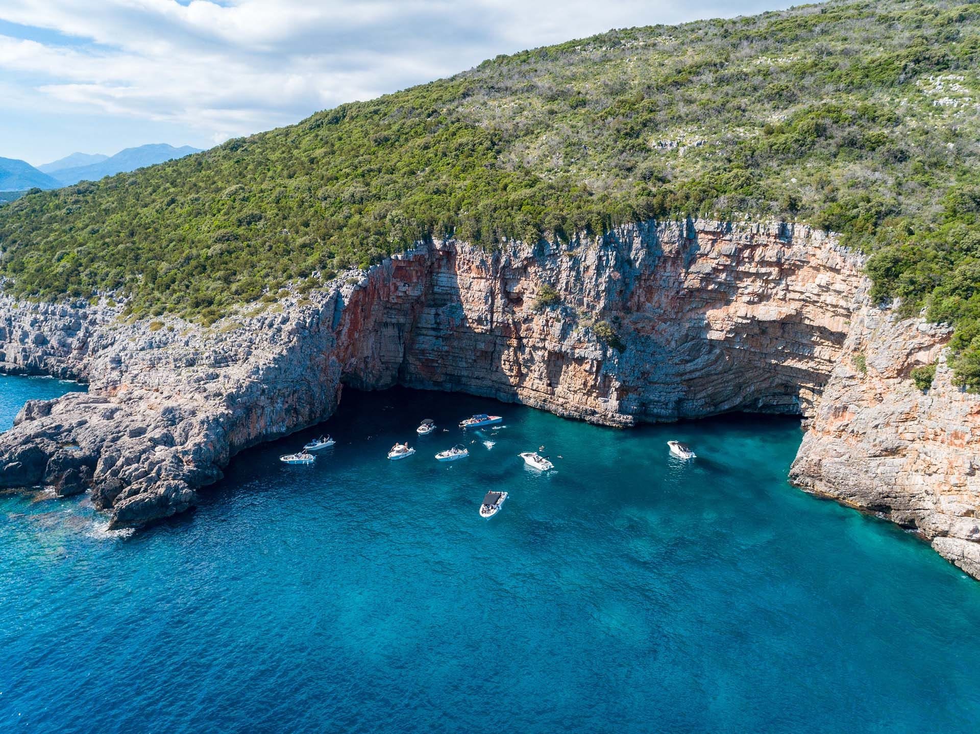 VISITA NUESTRA SEÑORA DE LAS ROCAS Y CUEVA AZUL DESDE KOTOR - POR LA MAÑANA