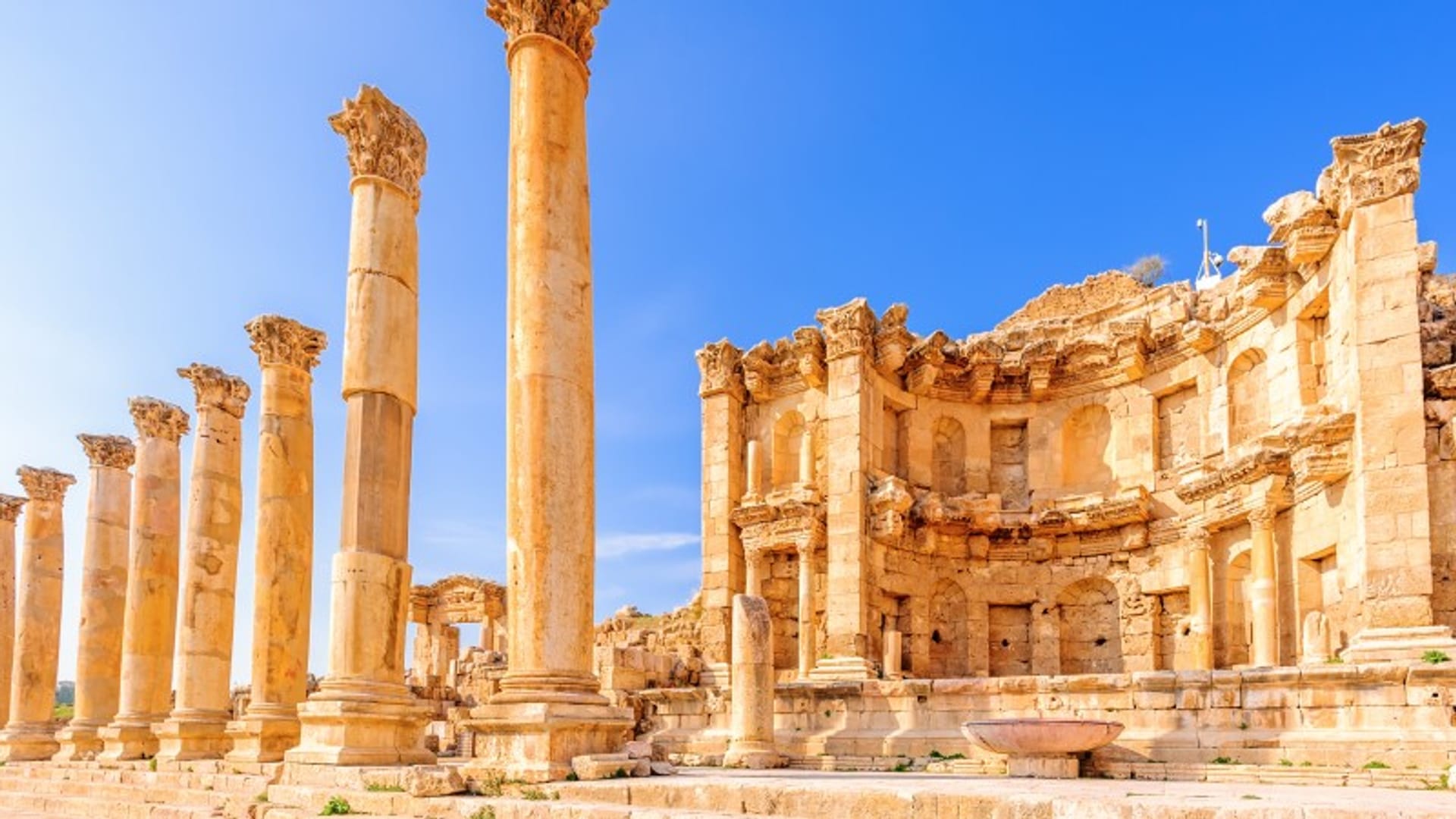 JERASH & AJOUN IN PRIVATE FROM AMMAN