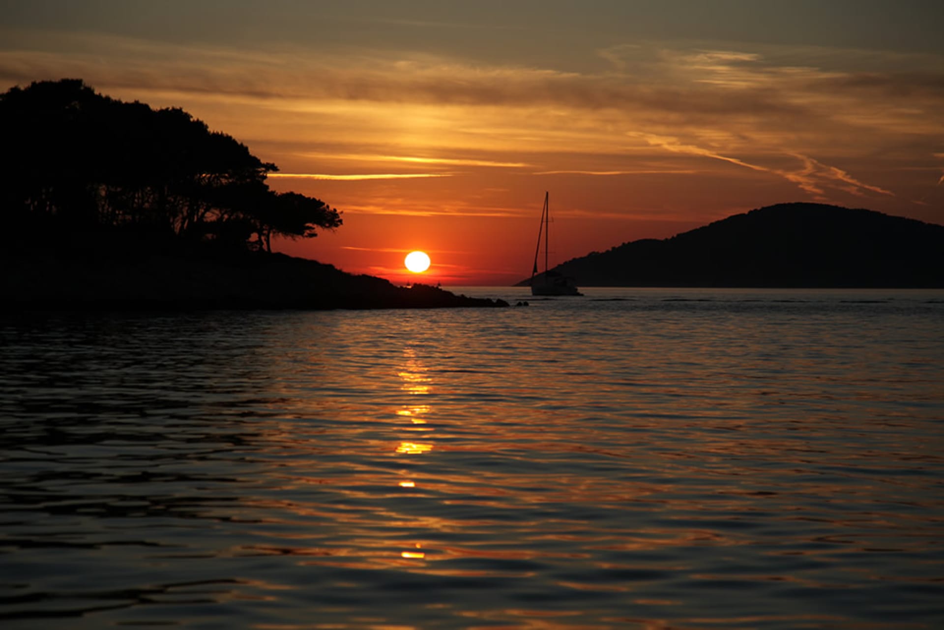 NAVEGACIÓN POR LAS ISLAS PAKLENI DESDE HVAR AL ATARDECER