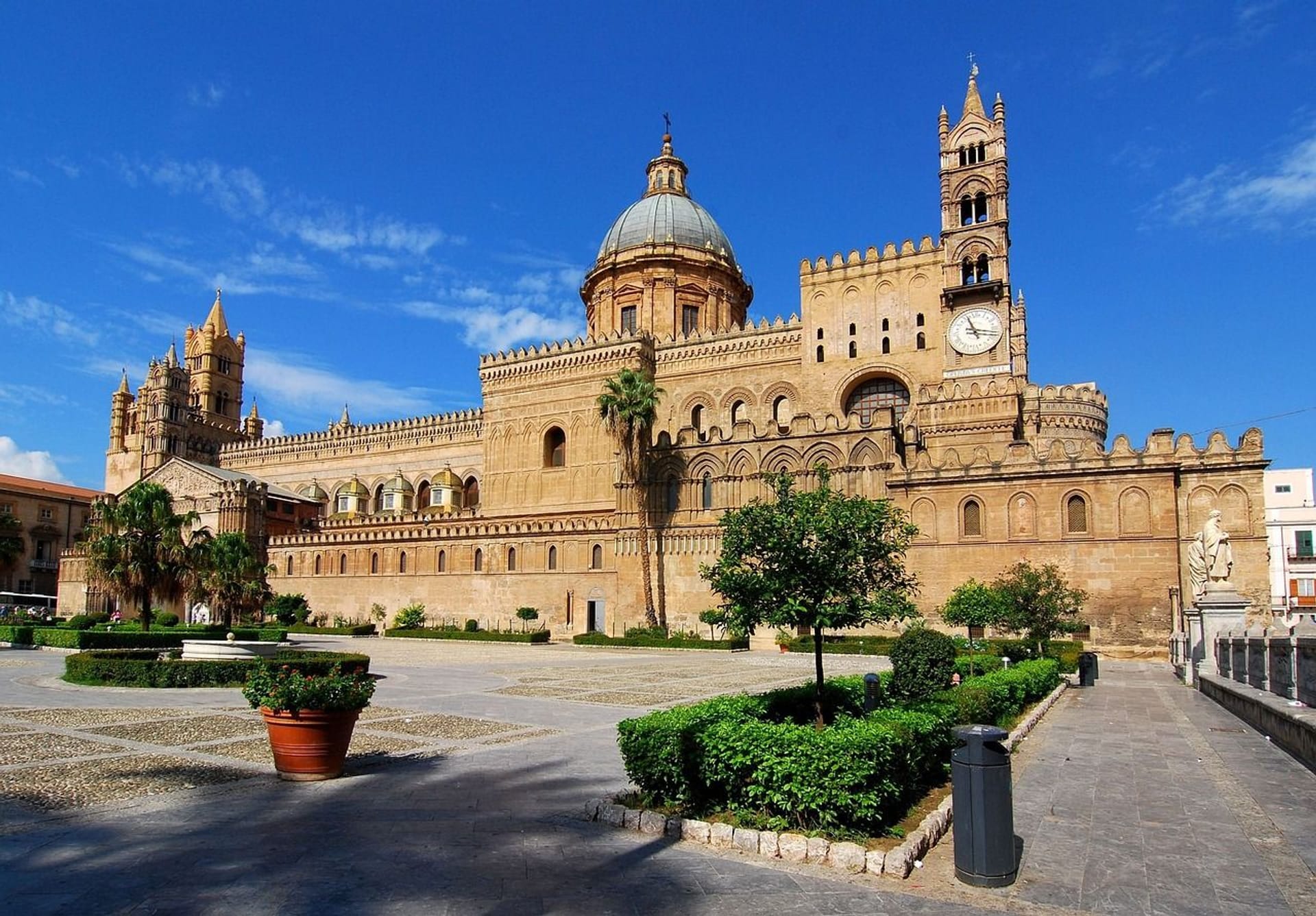 ESSENTIAL PALERMO