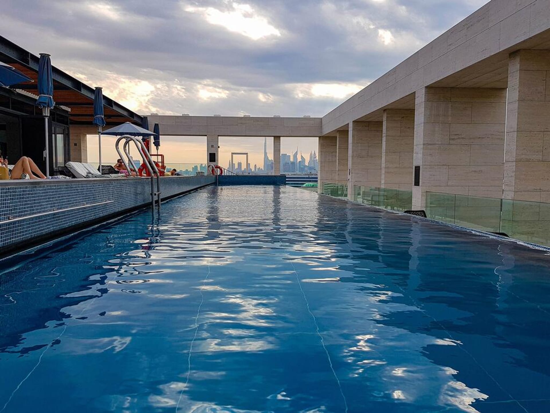 Piscina Hotel Canopy By Hilton