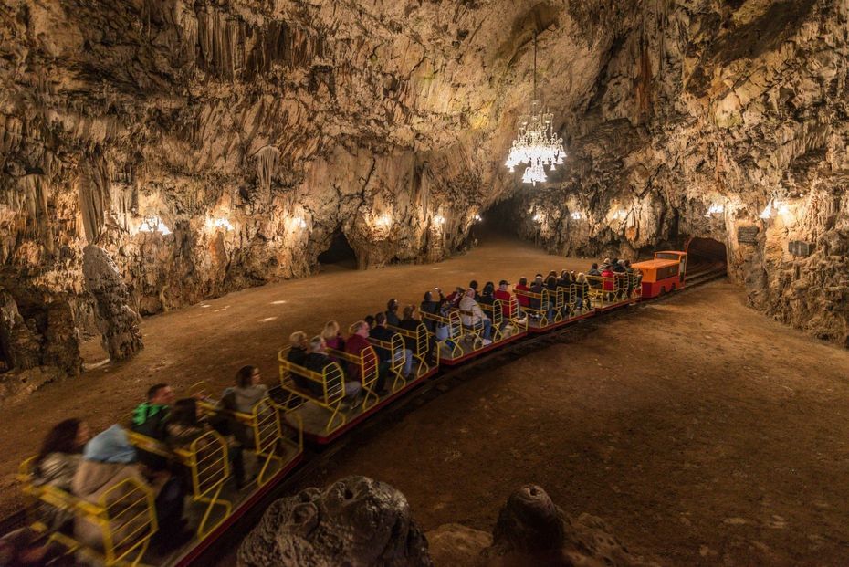 VISITA A LIUBLIANA Y LA CUEVA DE POSTOINA DESDE ZAGREB