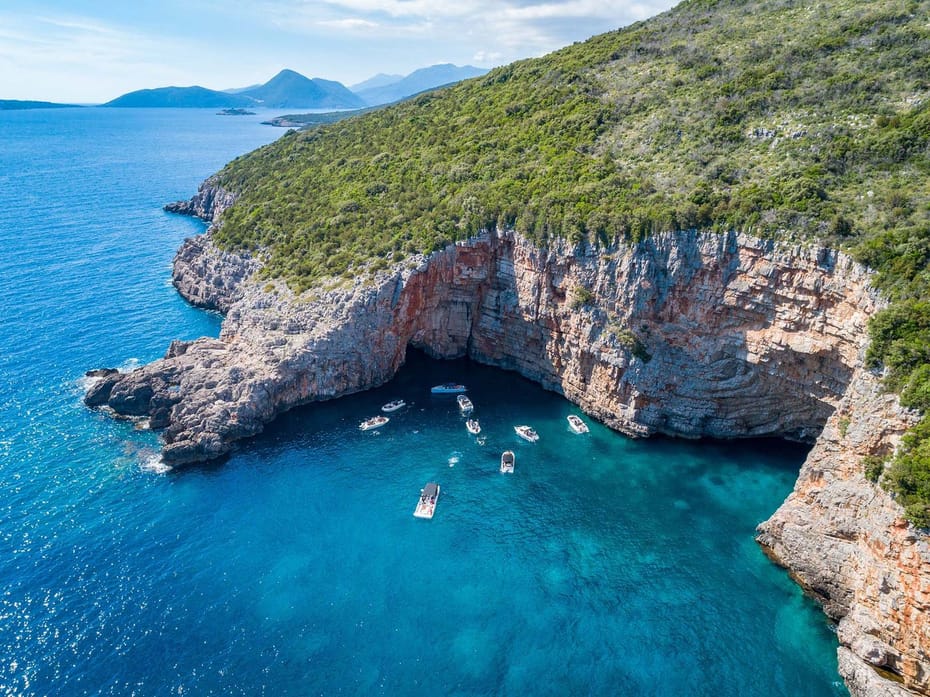 VISITA NUESTRA SEÑORA DE LAS ROCAS Y CUEVA AZUL DESDE KOTOR