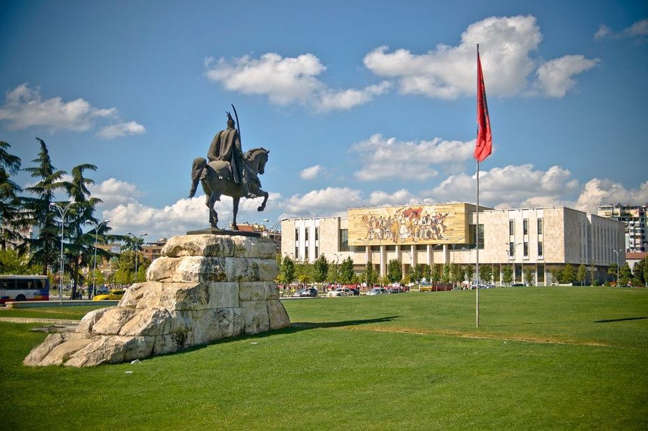 VISITA DE TIRANA