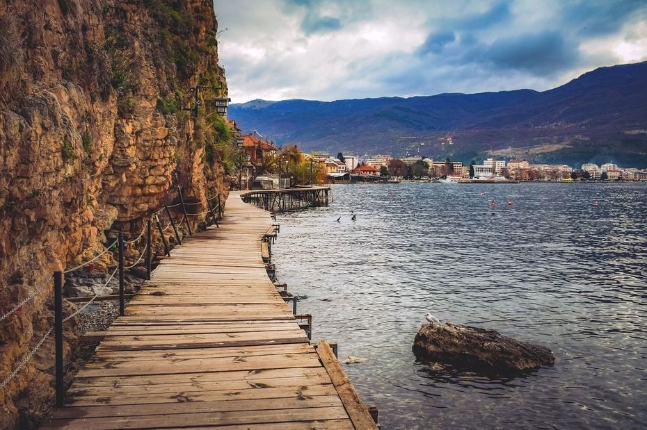 DE ALBANIA A MACEDONIA