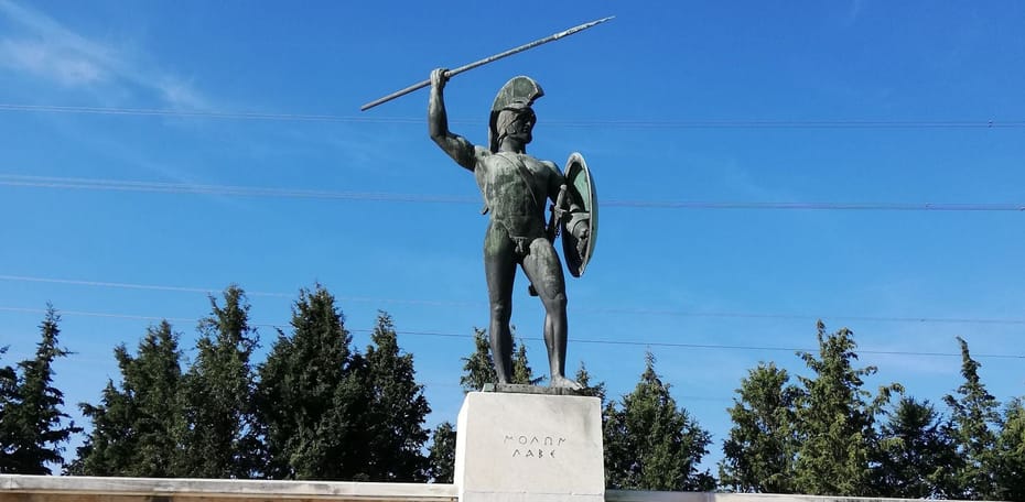 DESDE LA CAPITAL DE LA ANTIGUA MACEDONIA Y EL REGRESO A ATENAS