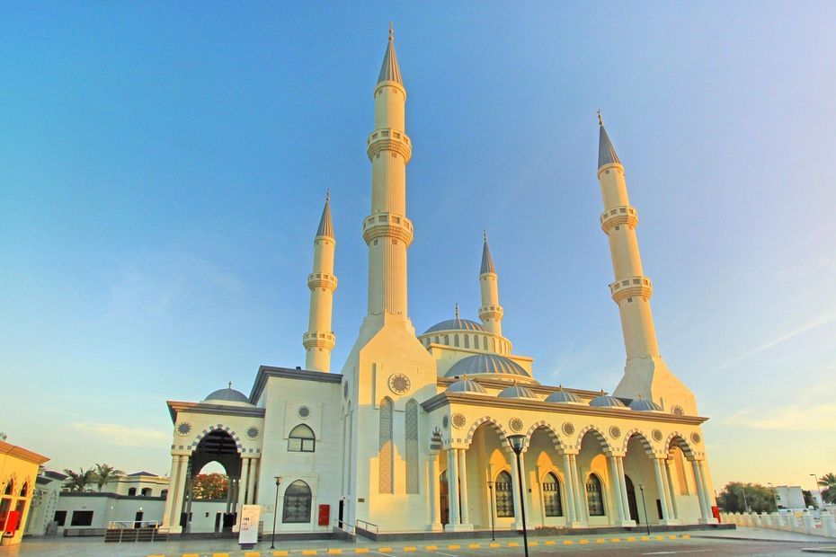 DUBAI WITH BLUE MOSQUEE