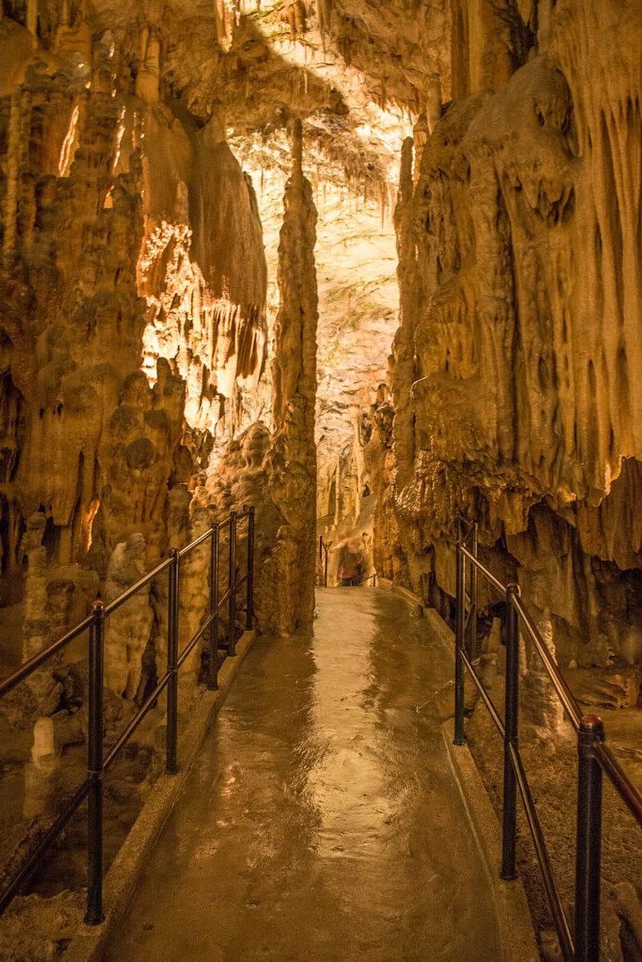 DE LIUBLIANA A ZAGREB PASANDO POR LAS CUEVAS DE POSTOJNA