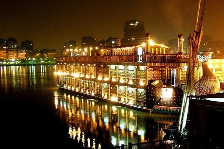 EL CAIRO: CENA Y ESPECTÁCULO A BORDO NAVEGANDO EL RÍO NILO