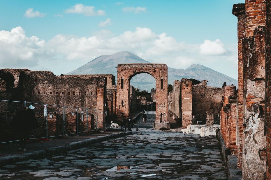 DAY TO POMPEII
